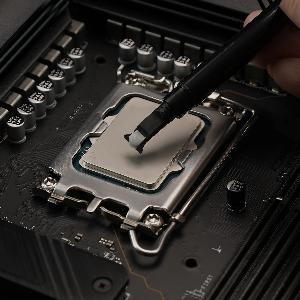 Thermal Grizzly Hydronaut Thermal Paste | 3.9 g · 1.5 ml Syringe | 11.8 W/mK | Non-Conductive · 0 pS/m | -200°C to +350°C | Grey