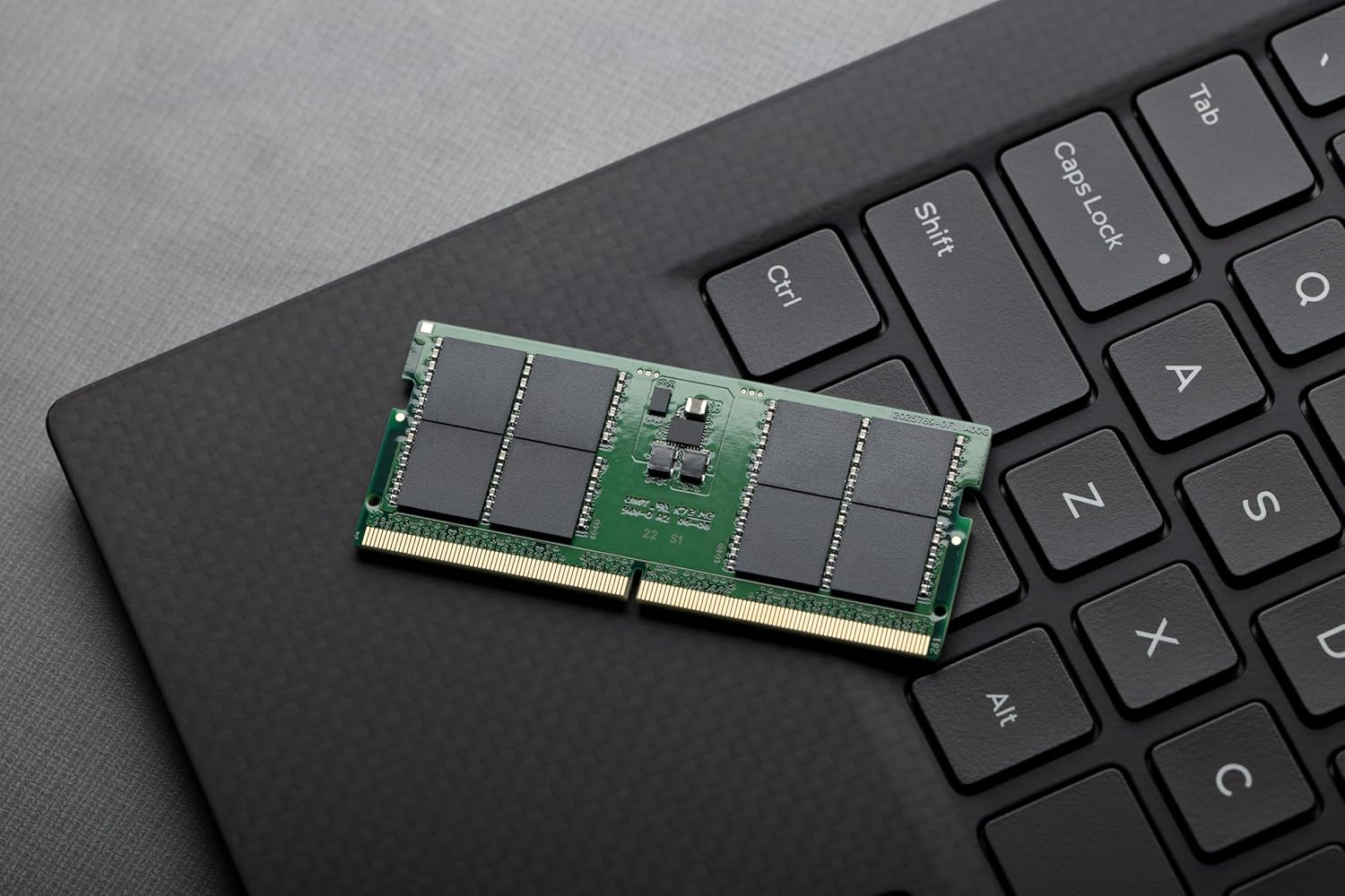 Kingston 8GB DDR5-5600 SODIMM Laptop Memory KCP556SS6-8 OEM | PC5-44800 | CL46 | 1.1V | 262-Pin Non-ECC Unbuffered | 1Rx16 16Gbit Single-Rank | On-Die ECC | Industry Standard JEDEC | Reliable Notebook RAM | Plug & Play