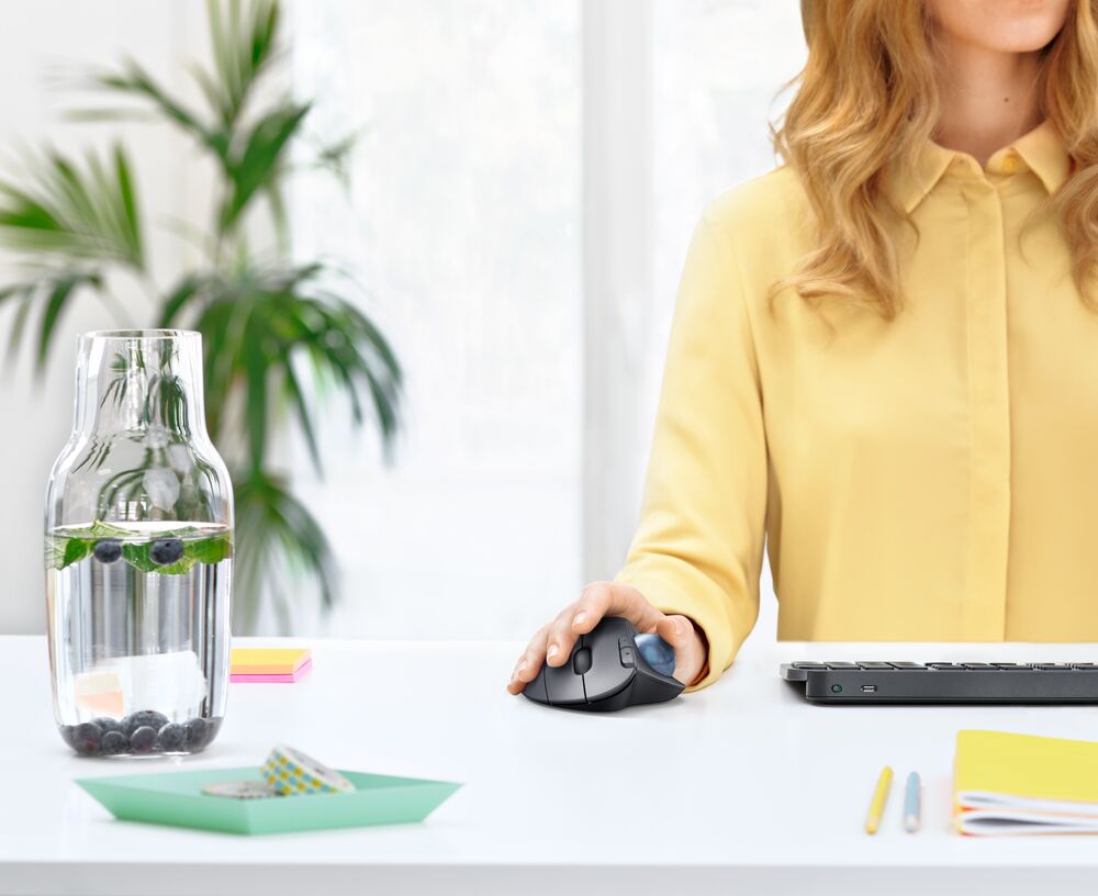 Logitech ERGO M575 Wireless Trackball Mouse | Bluetooth · USB Receiver | Up to 2000 DPI · 5 Buttons | 1 x AA · Up to 24-Month Battery | Off-White